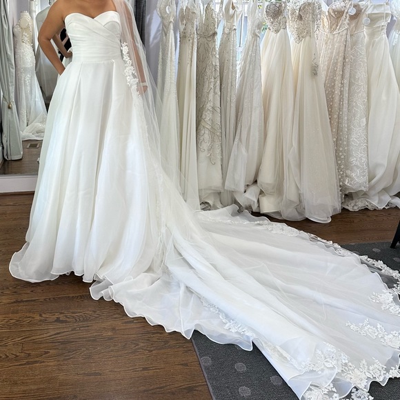 NWT Pronovias Geiranger wedding dress - Picture 12 of 12